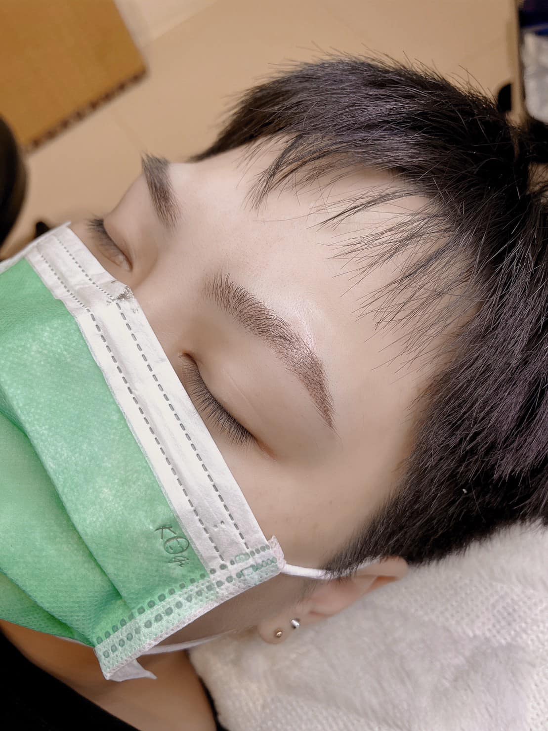 男生霧眉成品照片，修飾臉型